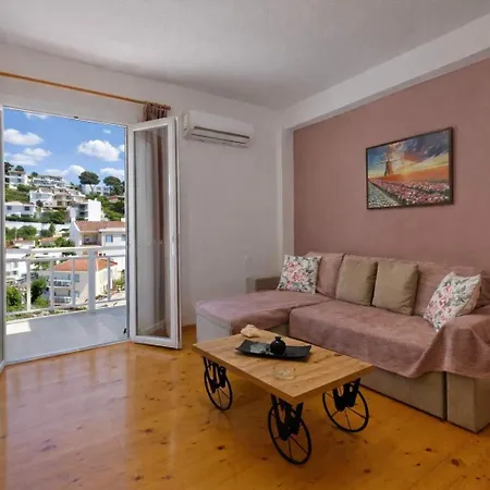 Dinas Alonissos - Nefeli Summer Haven شقة